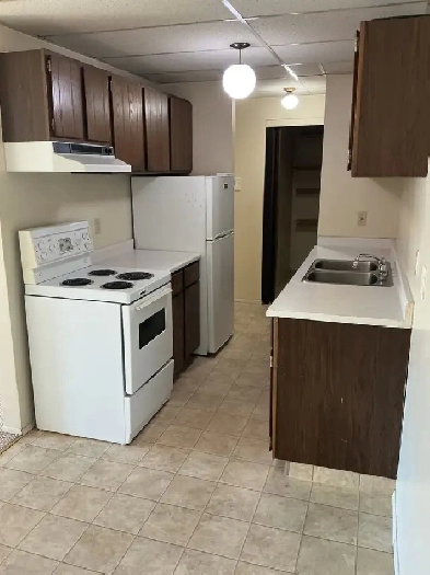 Beautiful 2 Bedroom -top floor - cat friendly