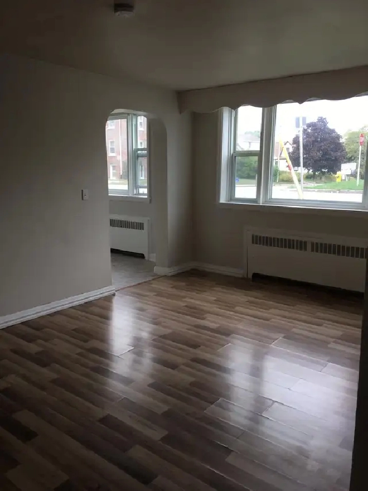 1 Bedroom Apt. $1300/month in Trenton. Available Immediately!