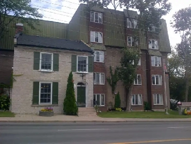 IDEAL LOCATION - walk to KHSC, Queens, amenities