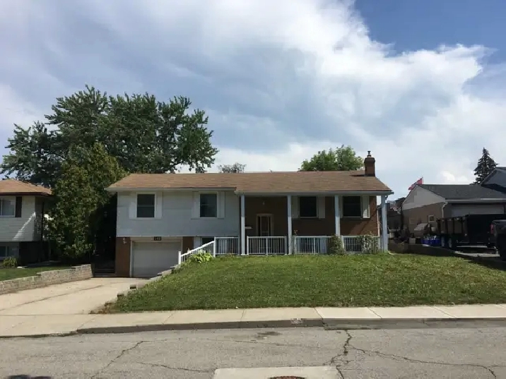 Quiet 3-Beds Whole Main Floor for Rent – Hamilton West Mountain