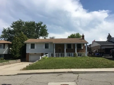 Quiet 3-Beds Whole Main Floor for Rent – Hamilton West Mountain
