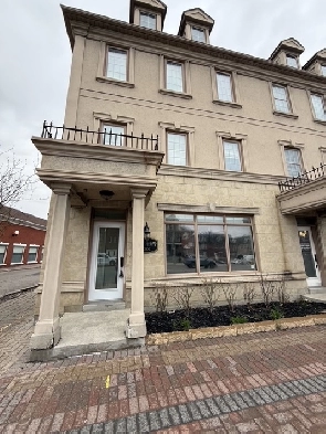 Newly Renovated Retail Space in the Heart of Maple