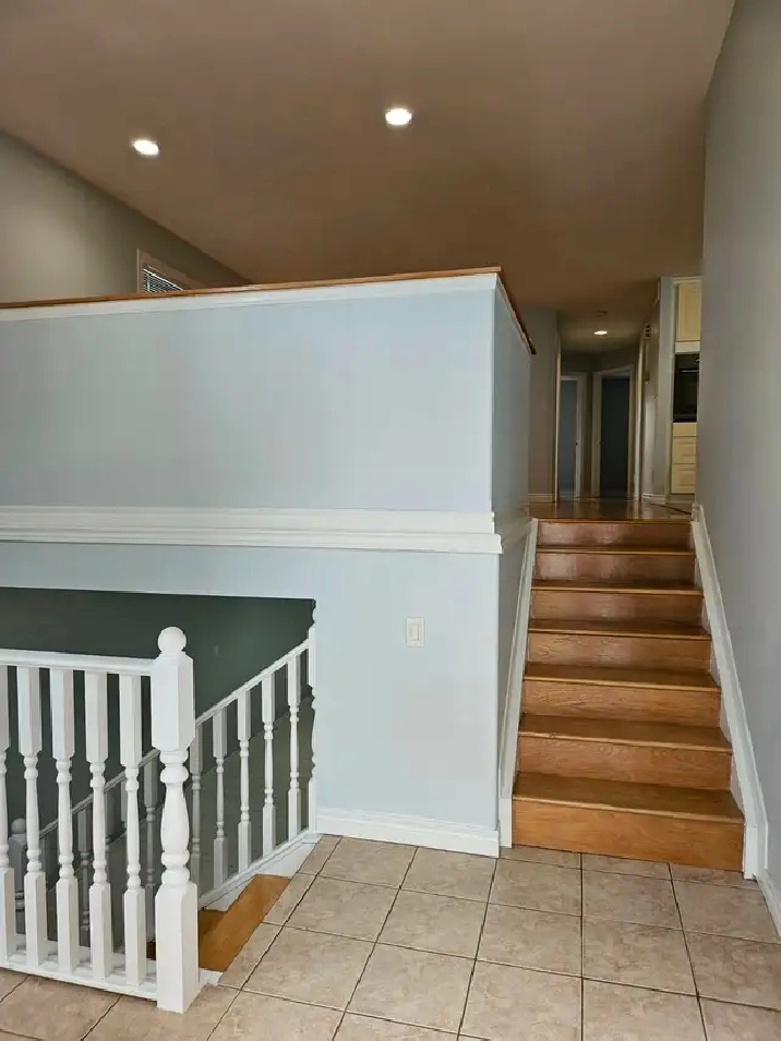 SOUTH WINDSOR SEMI-DETACHED FOR LEASE