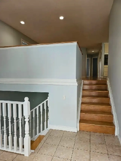 SOUTH WINDSOR SEMI-DETACHED FOR LEASE