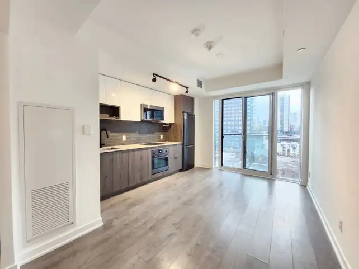 Rare 1  Den Condo with 2 Full Bathrooms at 663SF!! Don't miss!