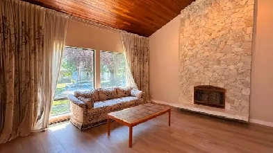 Spacious 3 Bed / 2.5 Bath Upper Floor Home in South Vancouver