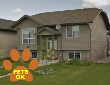 Pet Friendly 2 Bedroom 1 Bathroom House in Penhold!