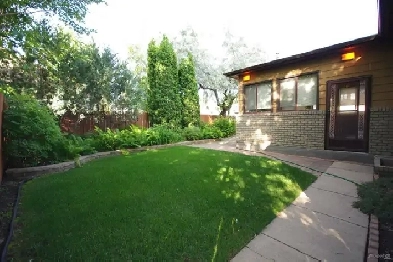 650$/month MAIN FLOOR - LAKEVIEW- Center mall