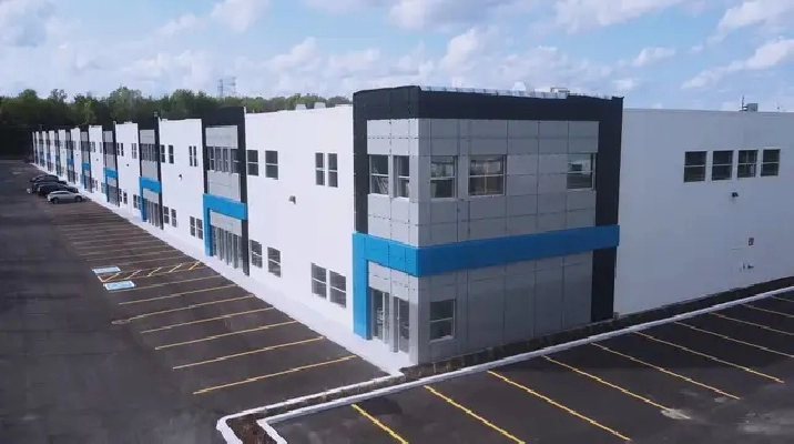 BUREAU/LOCAL INDUSTRIEL À LOUER À LAVAL - 1395 à 22 560 PI 2