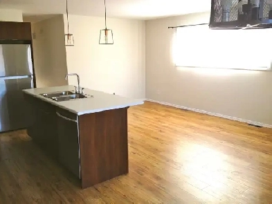 Beautiful 2 Bedroom in Bi-level