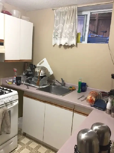 FURNISHED CLEAN ROOMS FOR RENT