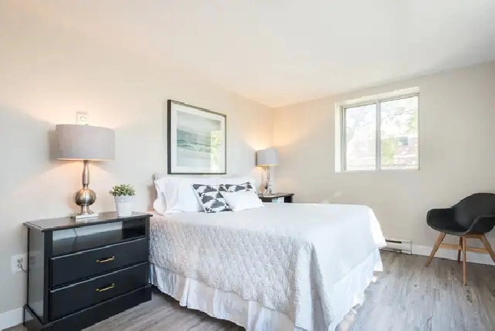 Student Rooms Available - Walk to Fanshawe Campus