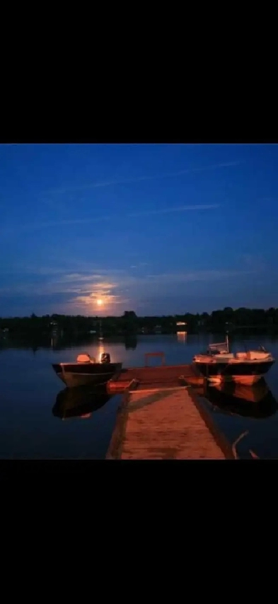 BEAUTIFUL WATERFRONT HOME NEAR KINGSTON ON. (VERONA)