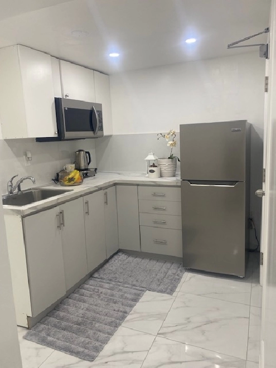 $1295, Cozy Basement private   Studio near Square One