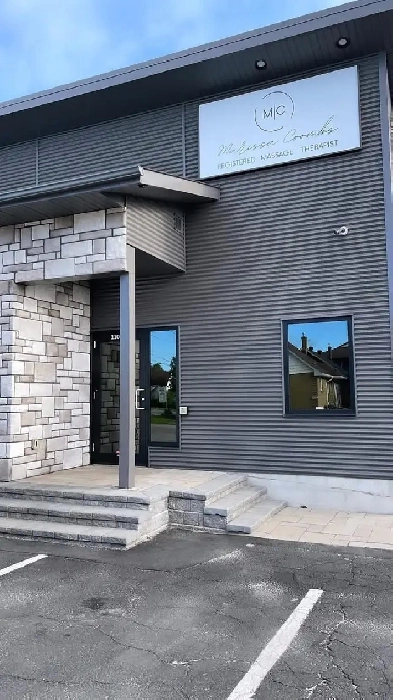 Treatment room / office for rent
