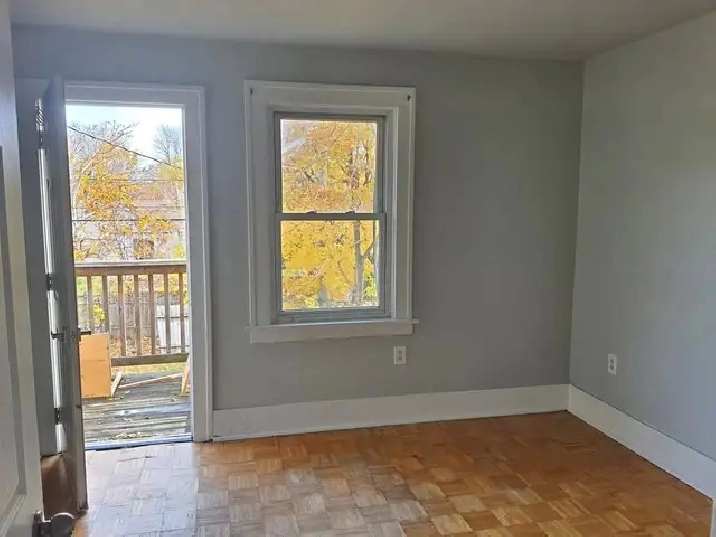Private room for rent-beside Windsor University
