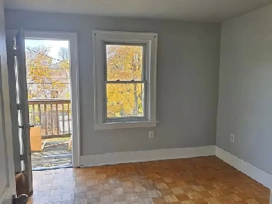 Private room for rent-beside Windsor University