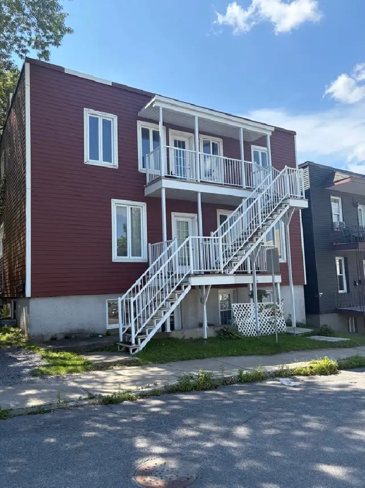 Beau très grand 3 1/2, secteur Vanier, Rénové !