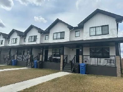 Newly Built Townhome! Rare rental in PENHOLD! 3 bed, 2.5 bath!
