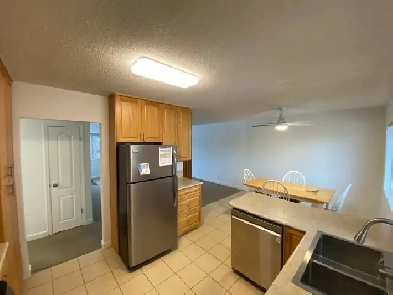 3-Bedroom 1-Bathroom l 236A Nicholson Street South l Upper Suite