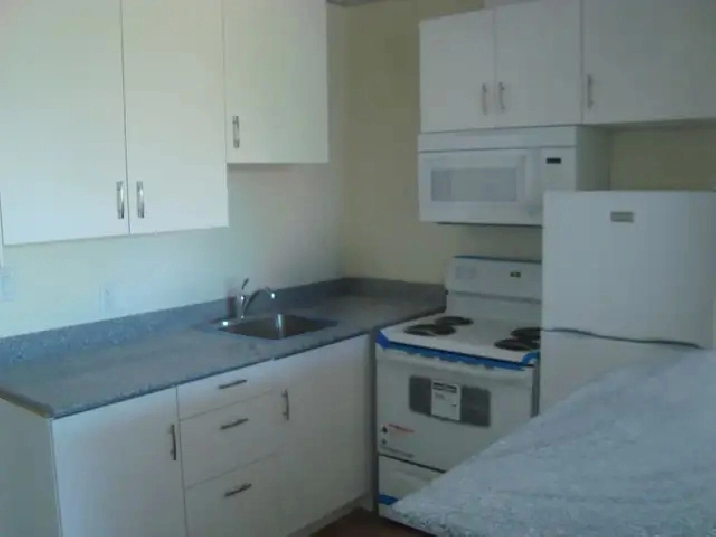 Studio suite $877. near MacEwan University Quiet, Secure