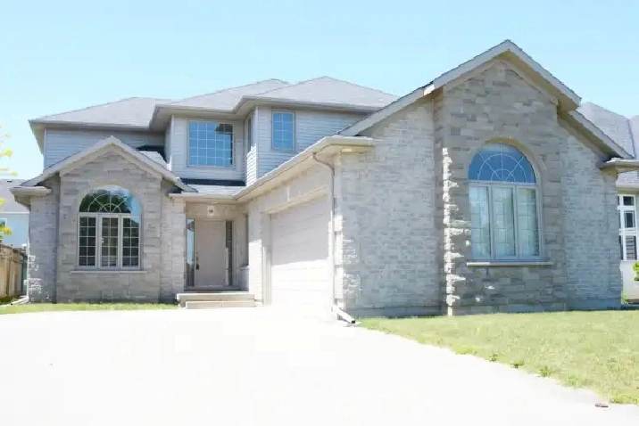 4 BEDROOM HOME AVAILABLE FOR RENT IN ST. CATHARINES!