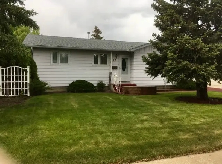 House for Rent 22 Dumont Cres. in Nutana Park (Eastside)