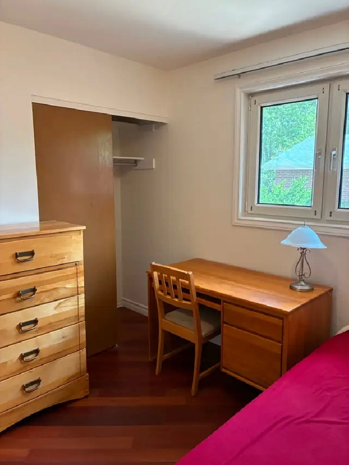Furnished room on main floor ,close to UTM for rent.