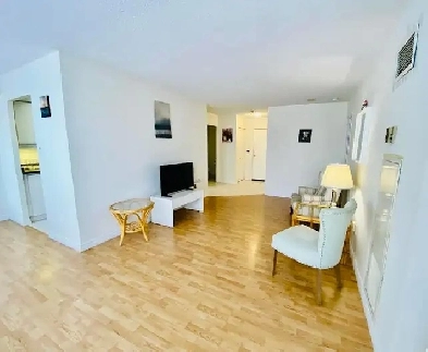 AVAILABLE SEPT. 1 MISSISS. CITY CENTRE LARGE ALL-INCLUSIVE SUITE