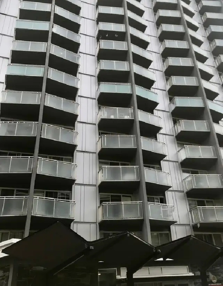 STUDIO APT Lease Transfer 3440 Rue Durocher! Feb until Sep .