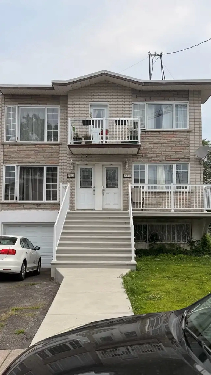 5½ À LOUER – DUPLEX À  Laval