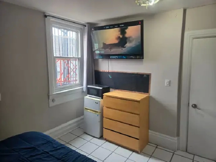 FREE RENT! Couple/Single Suite - Steps from Elgin and the Canal