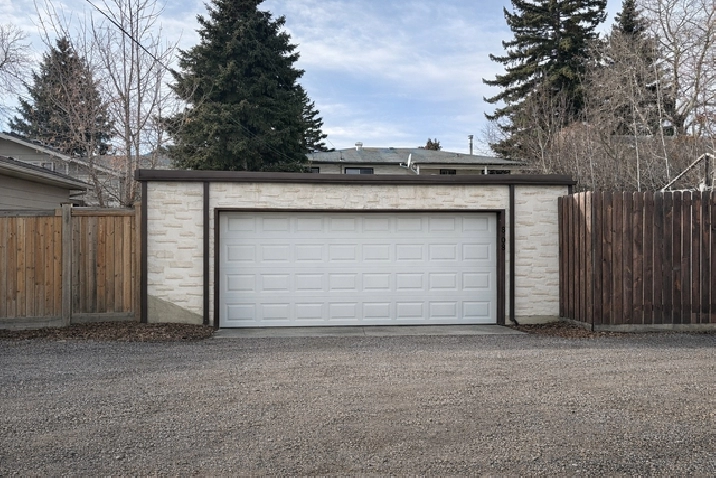 A detached double garage for a rent
