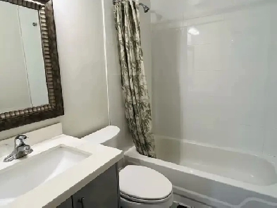 cosy furnished basement room near UTM for female to rent in Sep