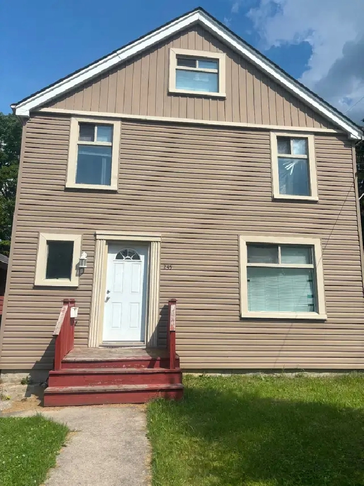 McMaster Students Room Rental-All inclusive, Spicious and Bright