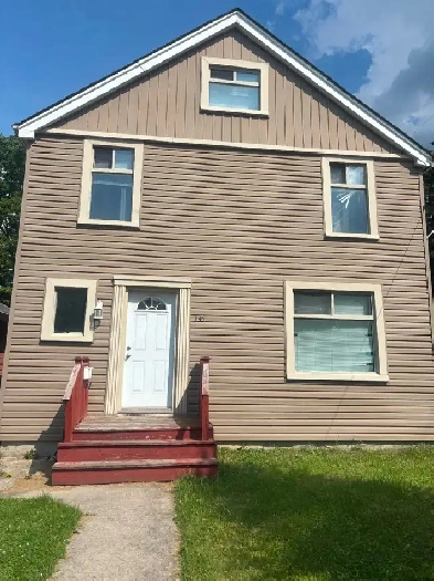 McMaster Students Room Rental-All inclusive, Spicious and Bright