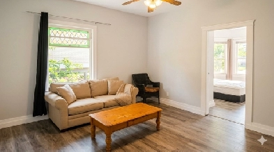 (DOWNTOWN) Spacious 2-Bedroom Apartment, Quiet! Furnished!