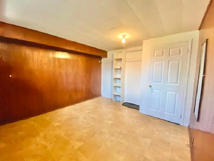 Yonge/Finch: Private Room & Living Room with Separate Entrance