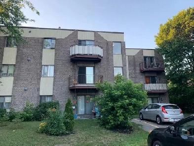 DORVAL,  3 1/2 style condo à louer près servies et transport