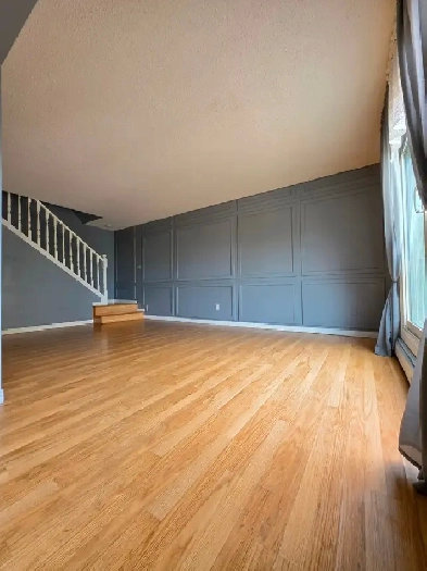 Bright 2-storey 2BR condo in Oliver | Heat, Water, Parking incl.