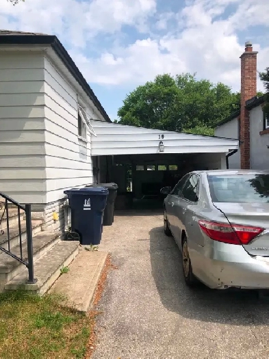 Main Floor Unit 4 Rooms Bungalow House in Scarborough for Rent