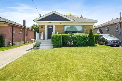 Main Floor 3 bed unfurnished - $2550 Sep 1