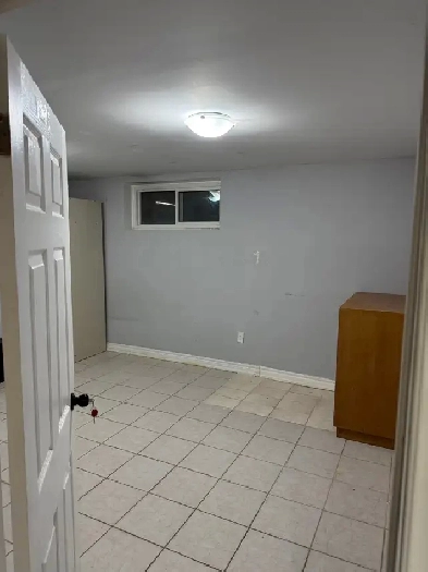 Extra large private room for rent in Scarborough