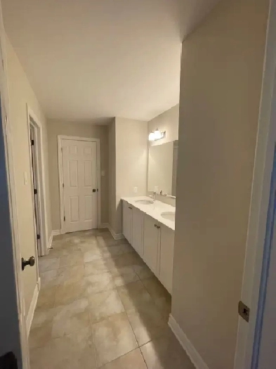 Large beautiful room renting in riverside south Summerhill area