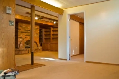 Renovated 2 Bed Suite - Right Beside the University