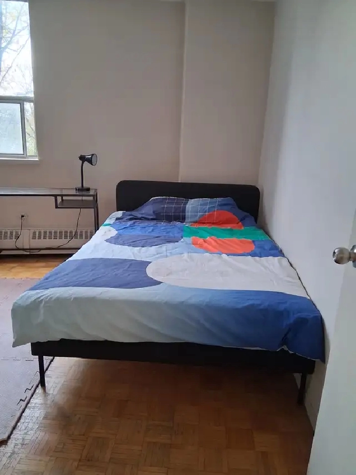 Apartment Room for Rent on Yonge Street
