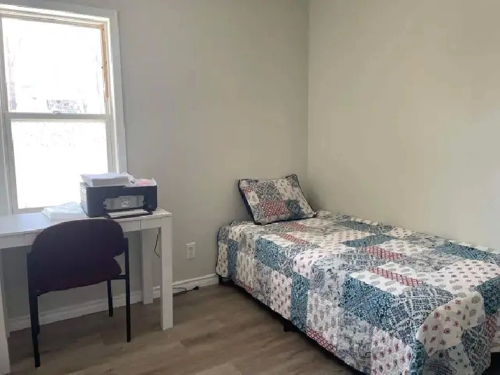 ROOM FOR RENT NEAR LAKEHEAD UNIVERSITY AND CONFEDERATION COLLEGE