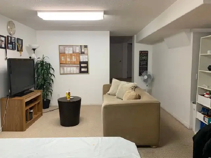 3 beds, 1 bath Basement, $1200, 5 min walk to SW Shawnessy Ctrai