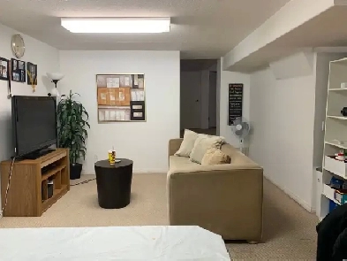 3 beds, 1 bath Basement, $1200, 5 min walk to SW Shawnessy Ctrai