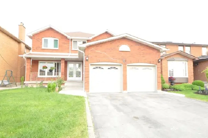 Spacious Bedroom Near Sheridan College for Rent